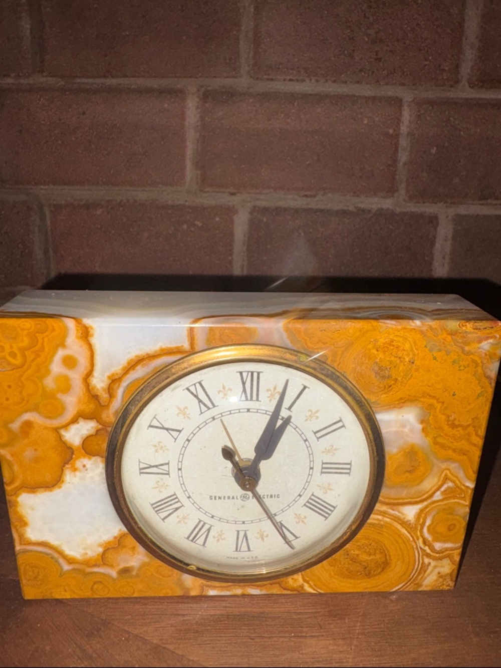 Mid-Century Orange Agate Alarm Clock with Roman Dial 70s Vintage - Picture 10 of 14